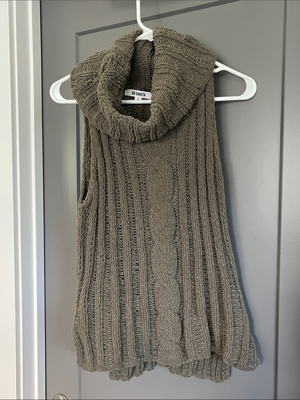 BB Dakota Olive Green Chunky Cable Knit Sleeveless Turtleneck Sweater